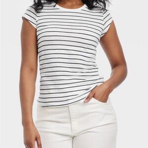 Universal Thread Fitted Short Sleeve T-Shirt